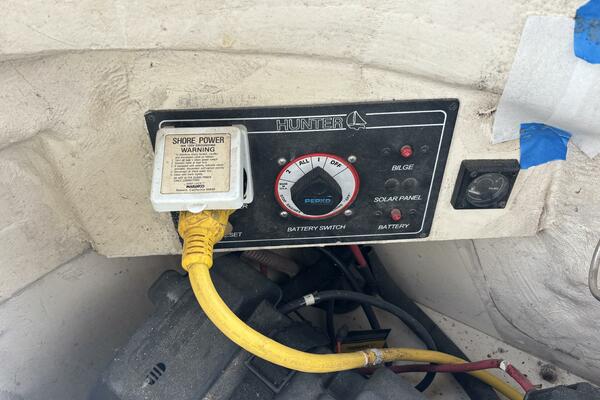 Neon Leon 30ft Hunter Yacht For Sale