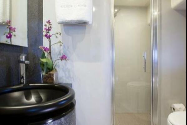 65ft Ferretti Yachts Yacht For Sale