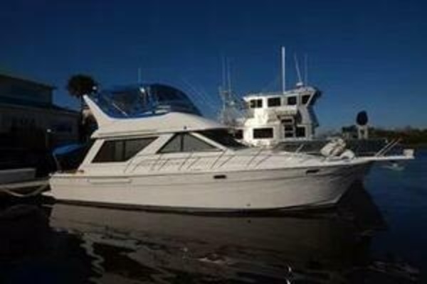 Lone Eagle 39ft Bayliner Yacht For Sale