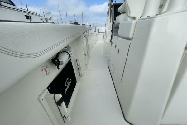 32ft Pursuit Yacht For Sale