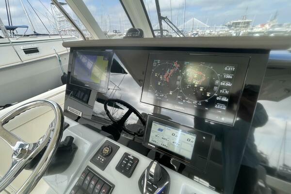 32ft Pursuit Yacht For Sale