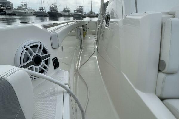 32ft Pursuit Yacht For Sale
