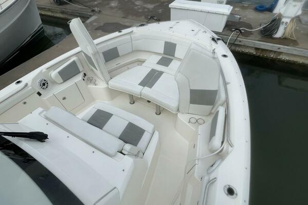 32ft Pursuit Yacht For Sale