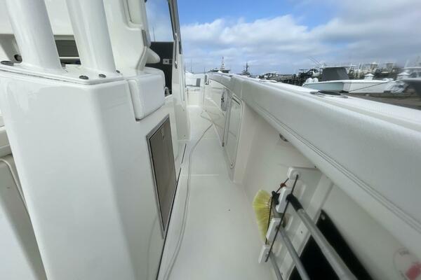 32ft Pursuit Yacht For Sale