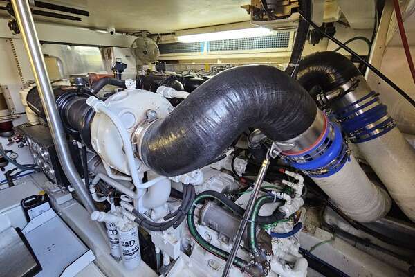 2000 Ocean Yachts 70