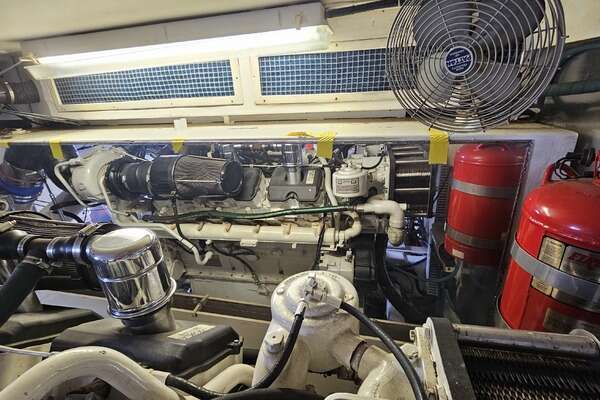 2000 Ocean Yachts 70