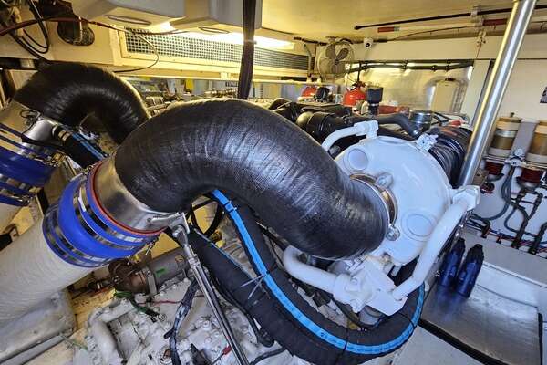 2000 Ocean Yachts 70