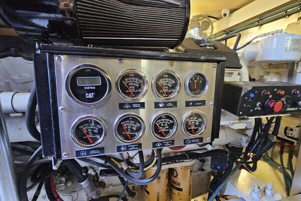 2000 Ocean Yachts 70