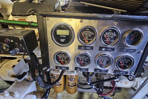 2000 Ocean Yachts 70