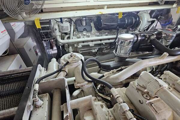 2000 Ocean Yachts 70