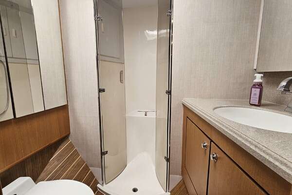 2000 Ocean Yachts 70