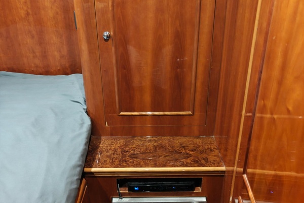 RAYS 82ft Horizon Yacht For Sale