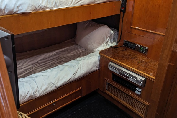RAYS 82ft Horizon Yacht For Sale