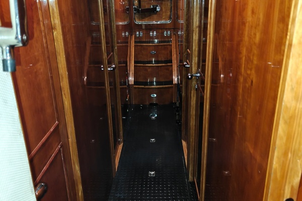 RAYS 82ft Horizon Yacht For Sale