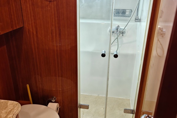 RAYS 82ft Horizon Yacht For Sale