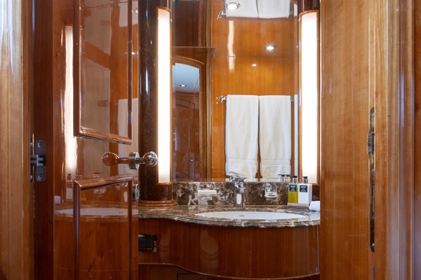 RAYS 82ft Horizon Yacht For Sale
