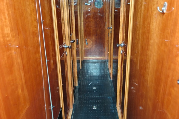 RAYS 82ft Horizon Yacht For Sale