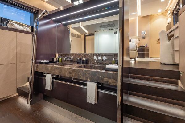 Master Stateroom Bath 