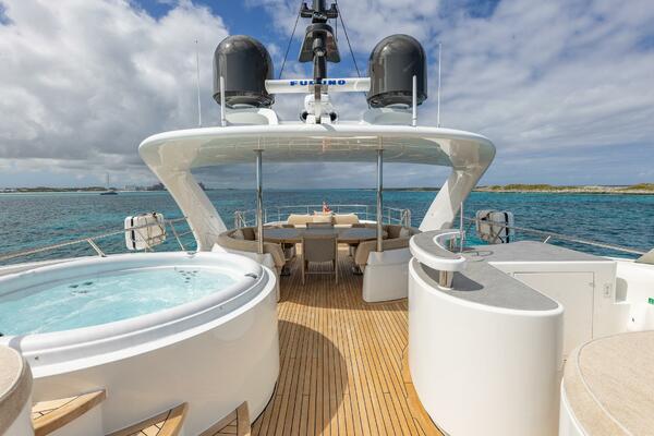 Sundeck Looking Aft 