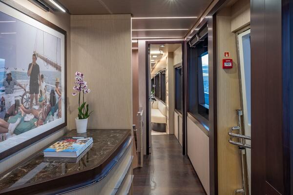 Guest Foyer Looking Forward To Master Stateroom 