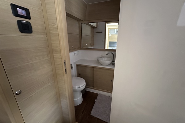 54ft Aquila Yacht For Sale