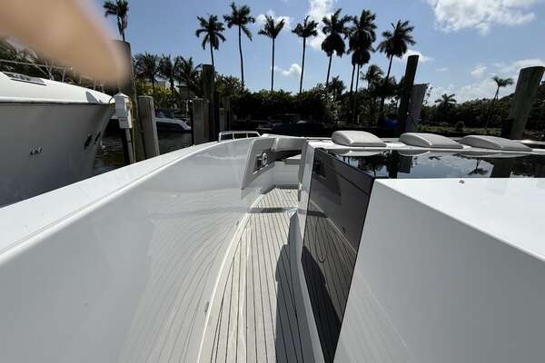 2024 Cruisers Yachts 50