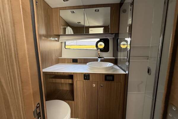 2024 Cruisers Yachts 50