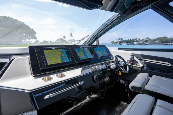 2024 Cruisers Yachts 50