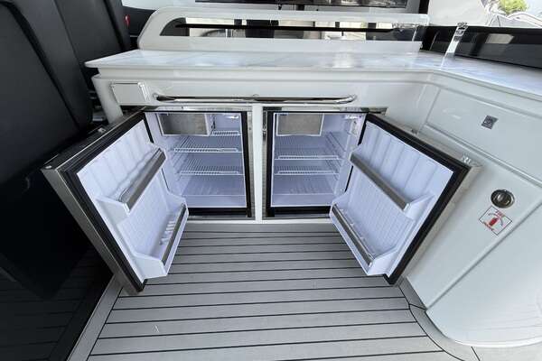 2024 Cruisers Yachts 50