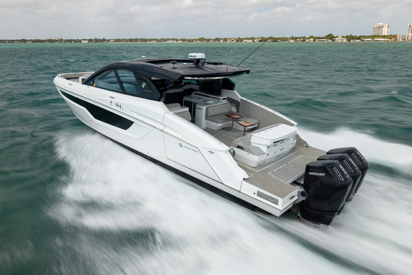 2024 Cruisers Yachts 50