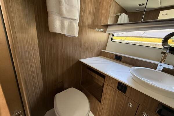 2024 Cruisers Yachts 50