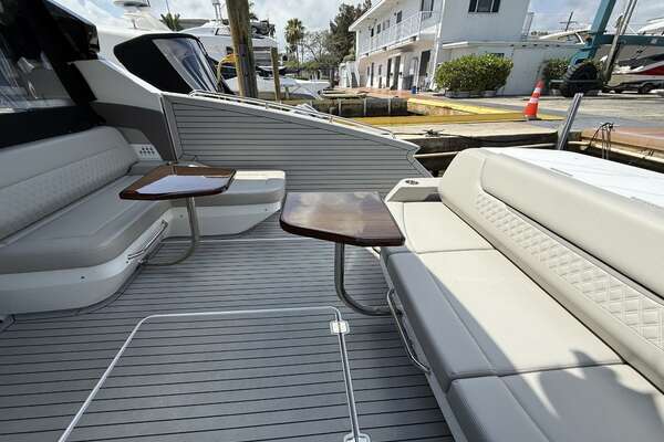 2024 Cruisers Yachts 50