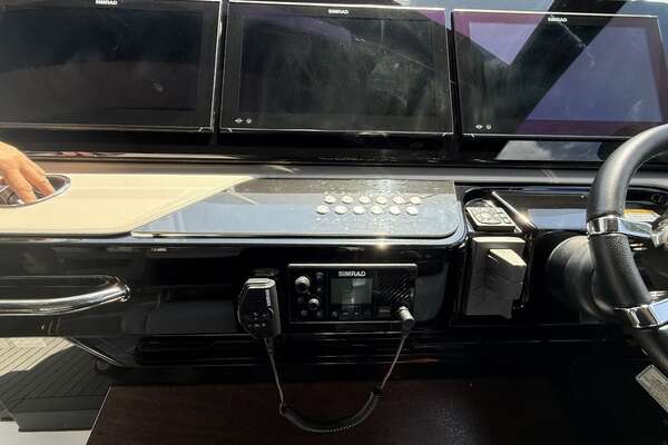 2024 Cruisers Yachts 50