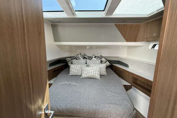 2024 Cruisers Yachts 50