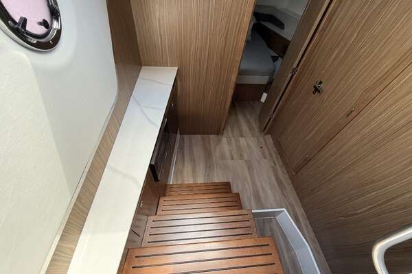 2024 Cruisers Yachts 50