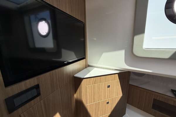 2024 Cruisers Yachts 50