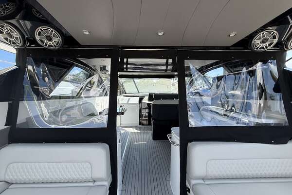 2024 Cruisers Yachts 50