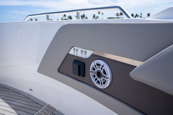 2024 Cruisers Yachts 50