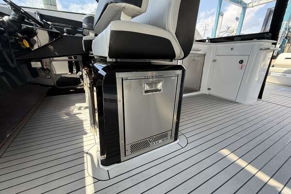 2024 Cruisers Yachts 50