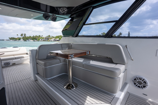 2024 Cruisers Yachts 50