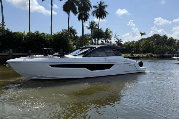 50-ft-Cruisers Yachts-2024-50 GLS Outboard- Miami Florida United States  yacht for sale
