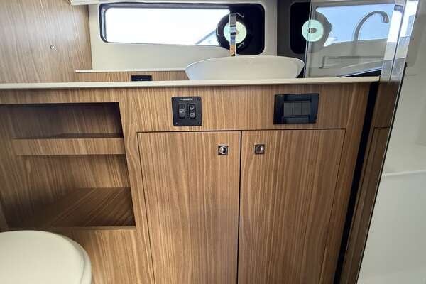 2024 Cruisers Yachts 50