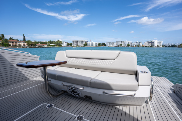 2024 Cruisers Yachts 50
