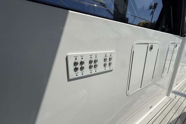 2024 Cruisers Yachts 50