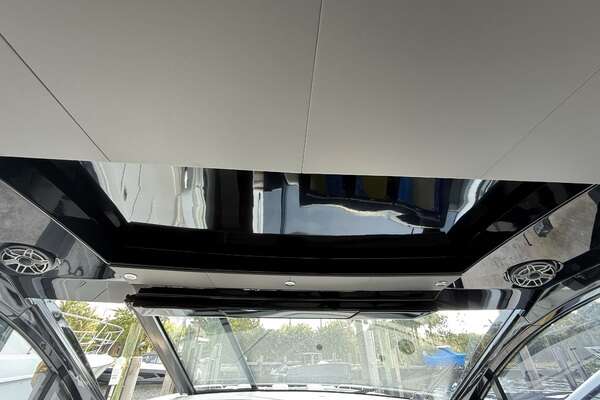 2024 Cruisers Yachts 50