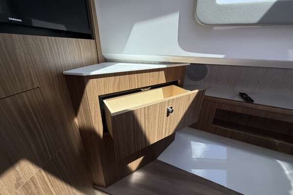 2024 Cruisers Yachts 50