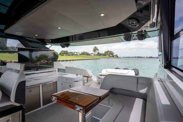 2024 Cruisers Yachts 50