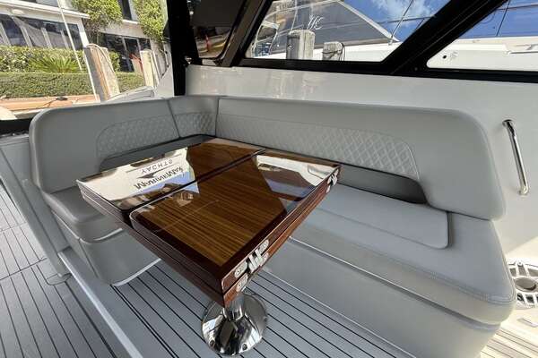 2024 Cruisers Yachts 50