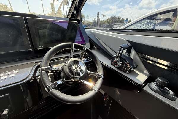 2024 Cruisers Yachts 50