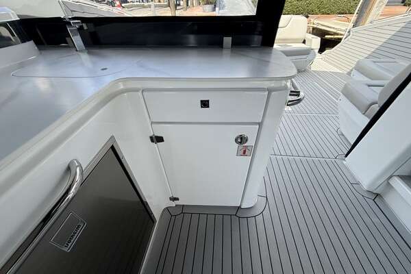 2024 Cruisers Yachts 50